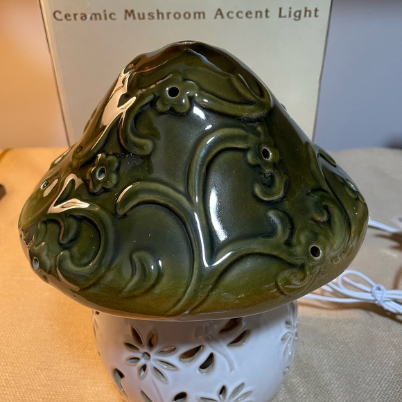 Cracker Barrel Mushroom Accent Light, 9” Tall, Green & White, Mushroom Decor - Picture 4 of 8